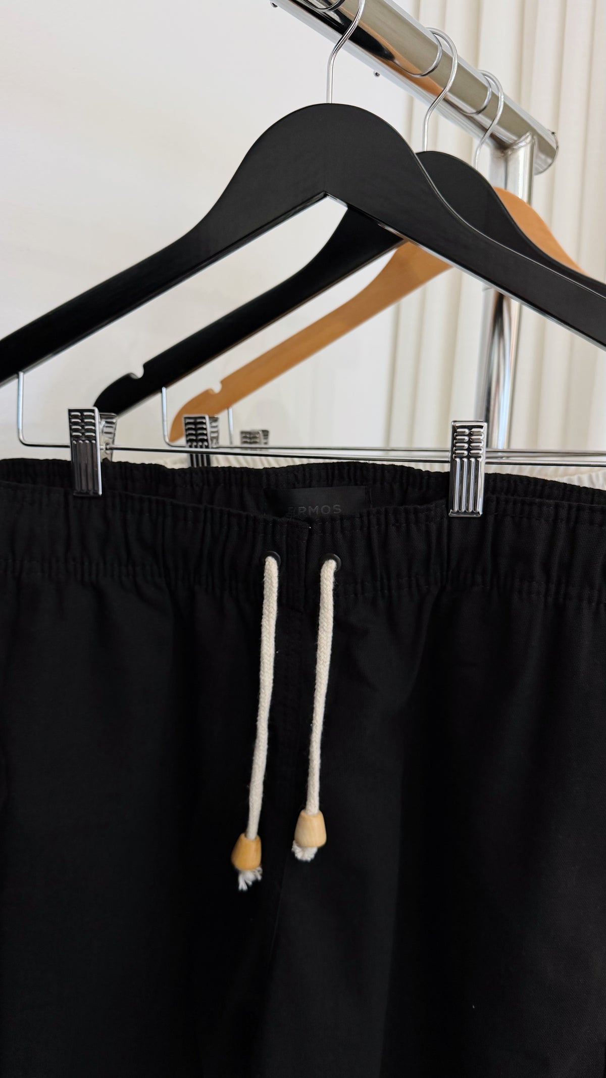 ERMOS ® Linen Shorts (Jet Black)
